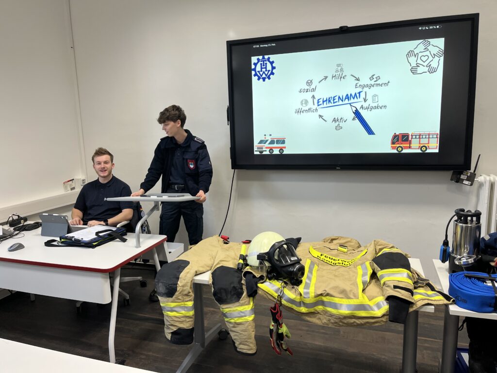 Junge Pflegekräfte zeigen Flagge für Ehrenamt